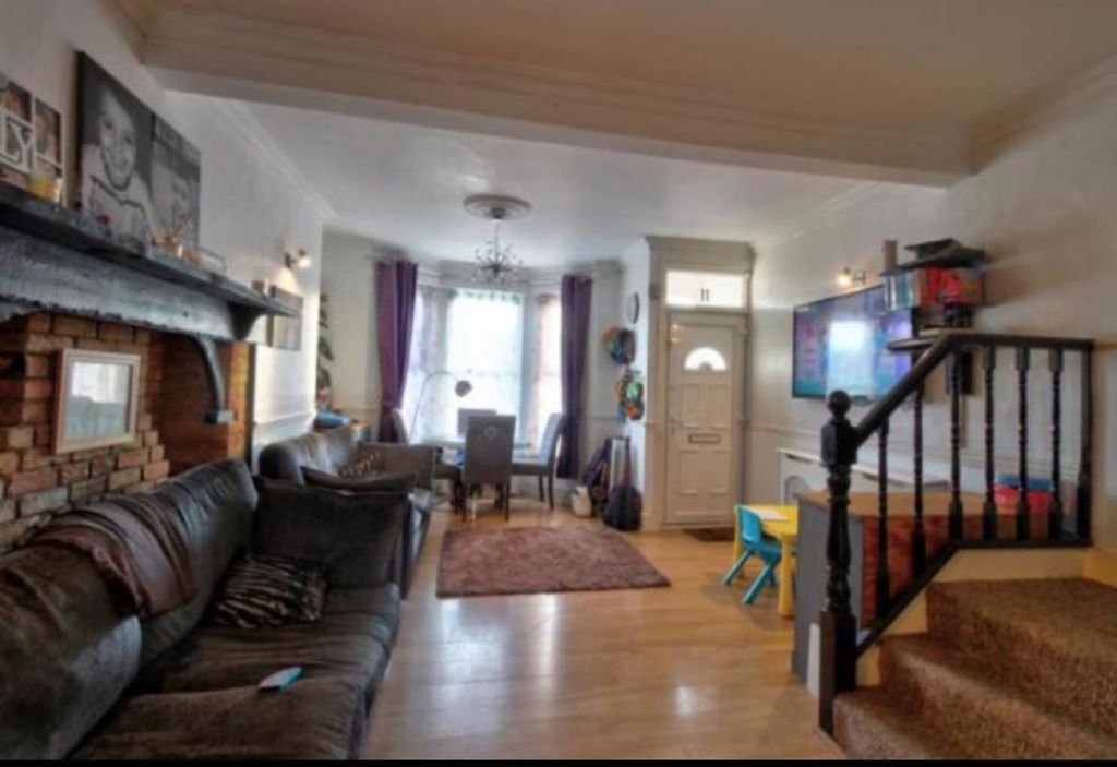 Property photo 3 of 12