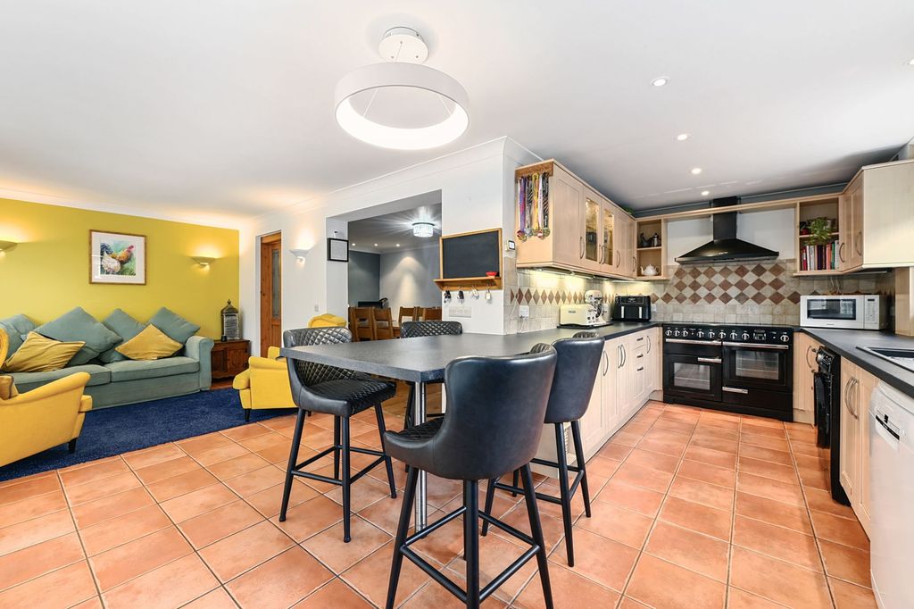 Property photo 3 of 22