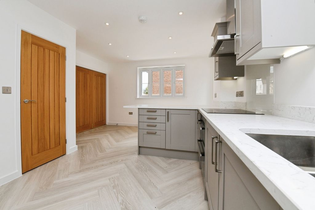 Property photo 3 of 12 Kitchen Diner