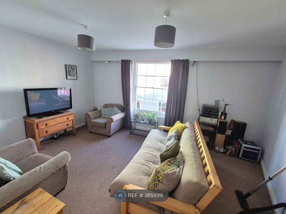 Property photo 3 of 6