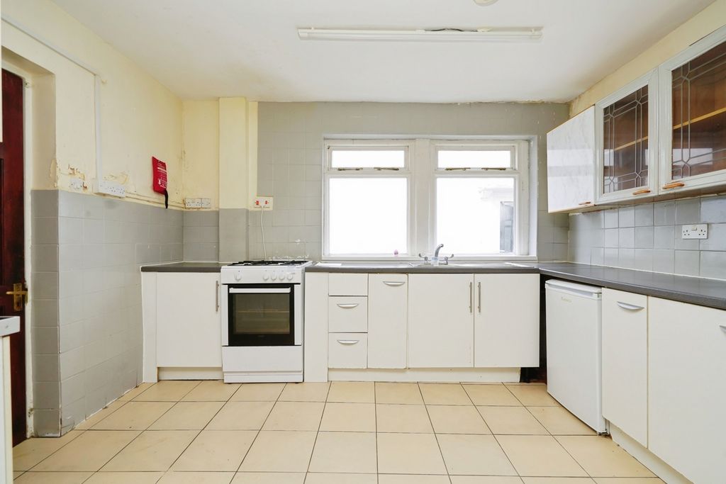 Property photo 3 of 17 Photo