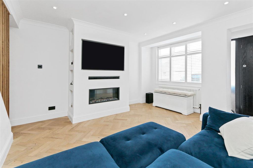 Property photo 3 of 14 Rt_Wt_Bxh_T_Job169_77 Jackson Road_24_121120252216