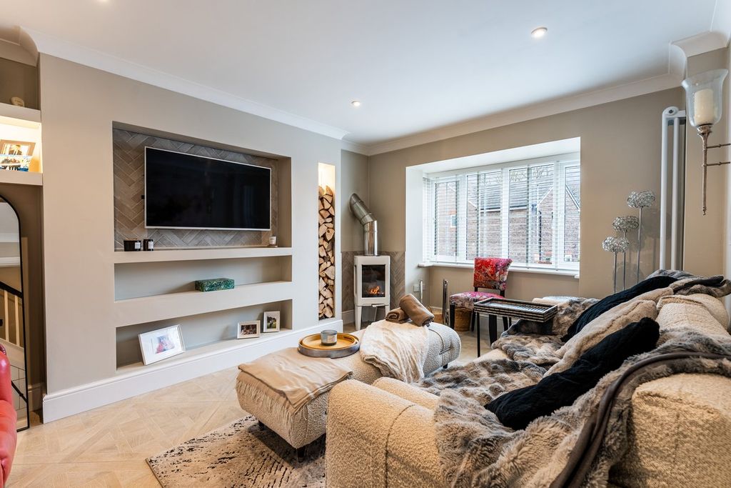 Property photo 2 of 21