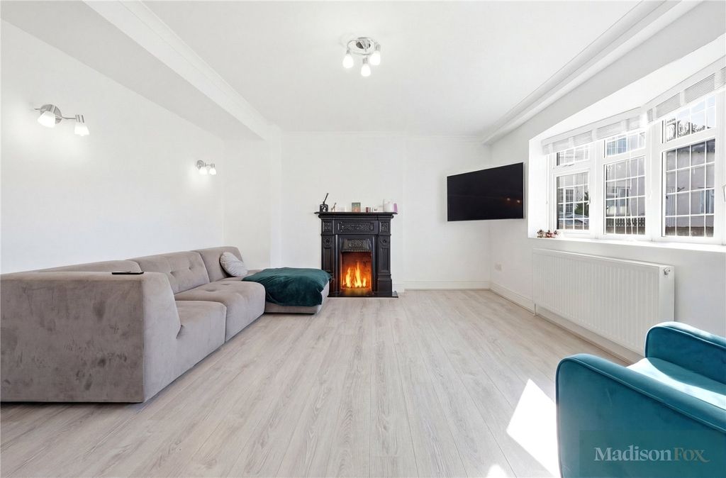 Property photo 3 of 33 Picture No. 17