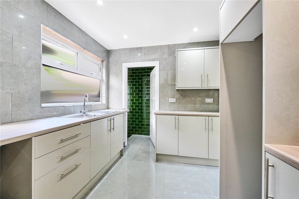 Property photo 3 of 7 Picture No. 32