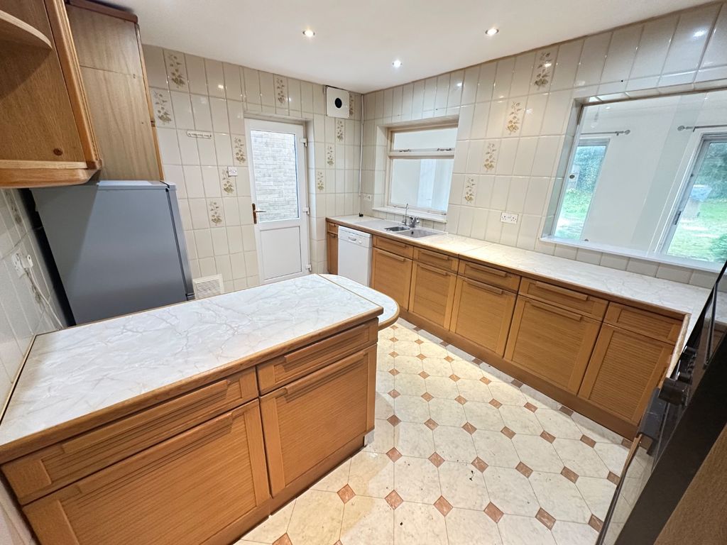 Property photo 3 of 17 4521232