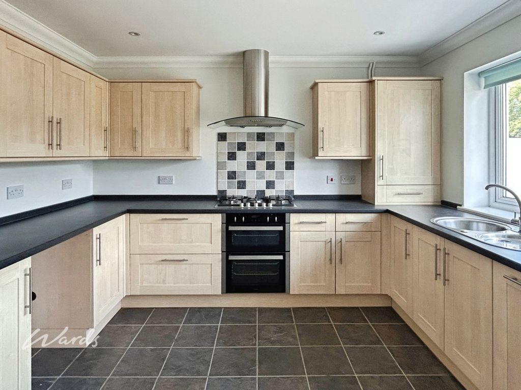 Property photo 2 of 11 Kitchen