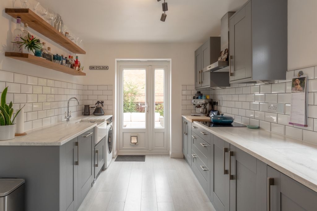 Property photo 3 of 34 Edney View-8