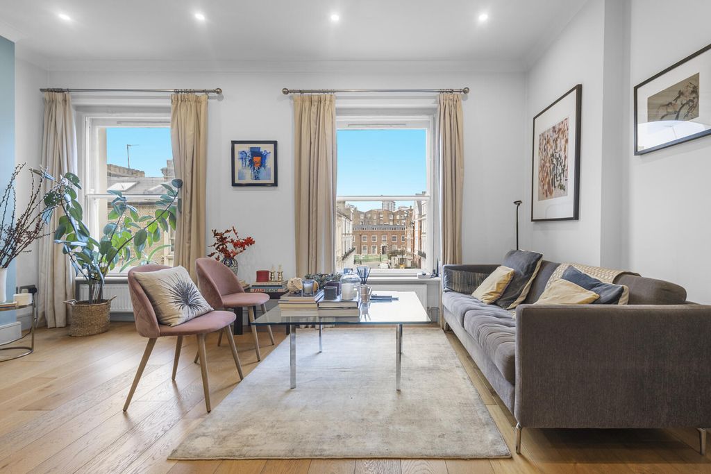 Property photo 3 of 23 Living Room