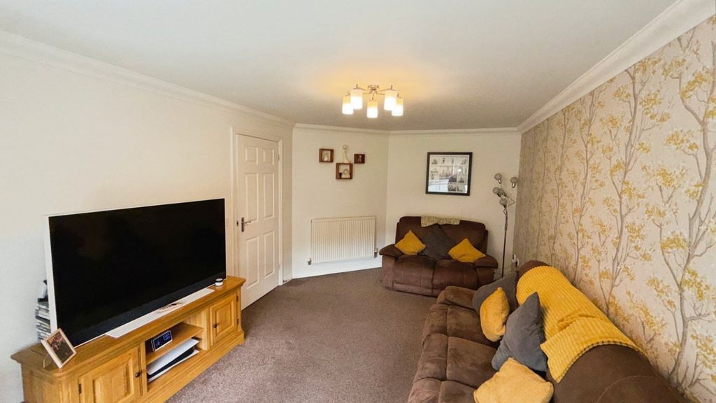 Property photo 3 of 24 Lounge