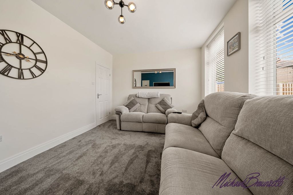 Property photo 3 of 25