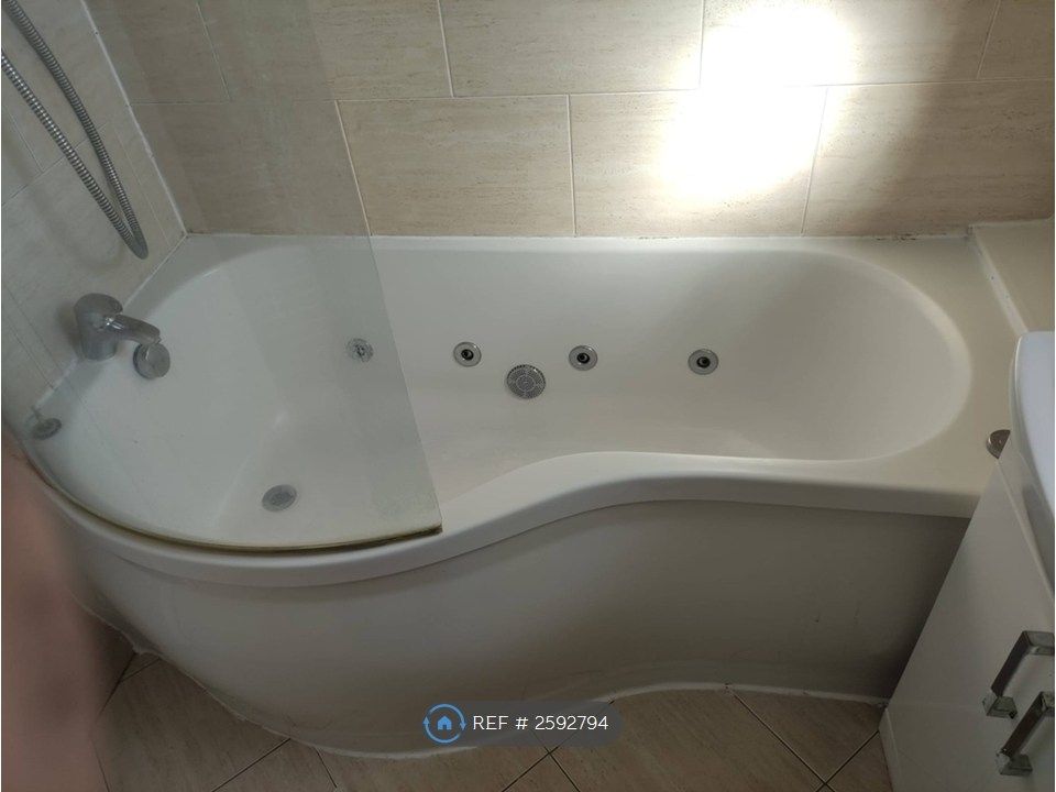 Property photo 2 of 12 Bathroom