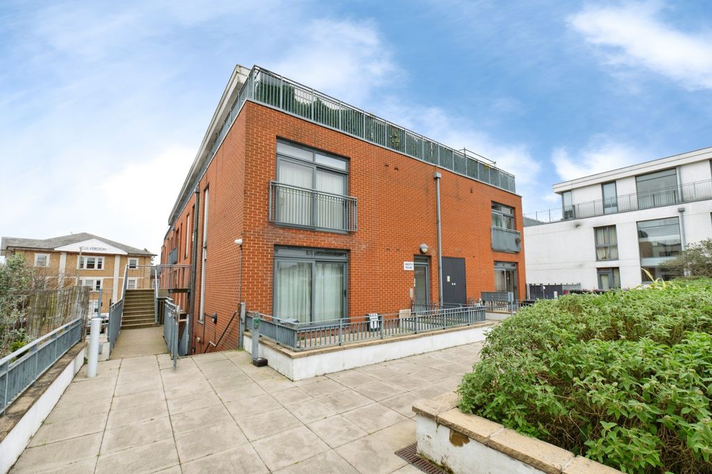 Property photo 1 of 20