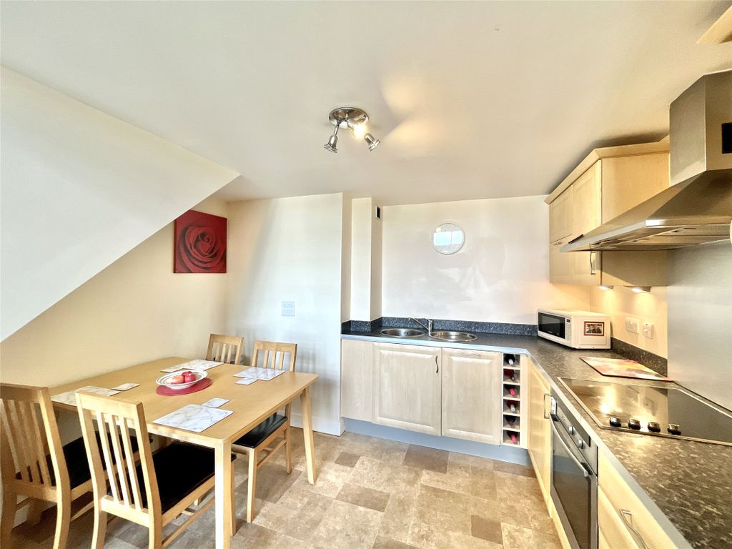 Property photo 3 of 26 Kitchen