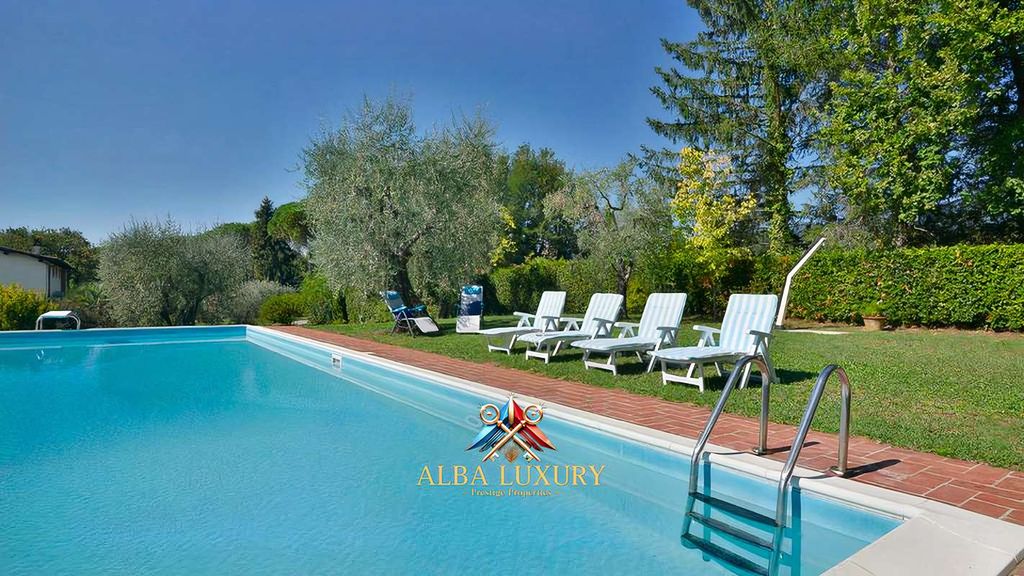 Property photo 2 of 40