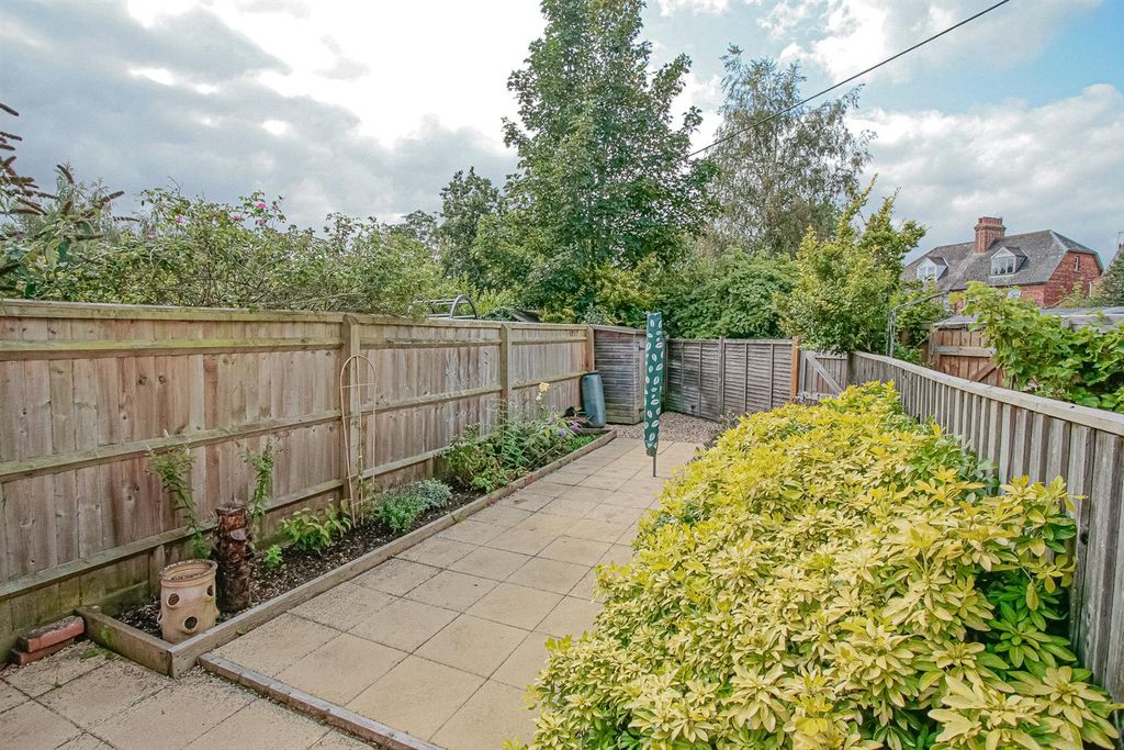 Property photo 2 of 20