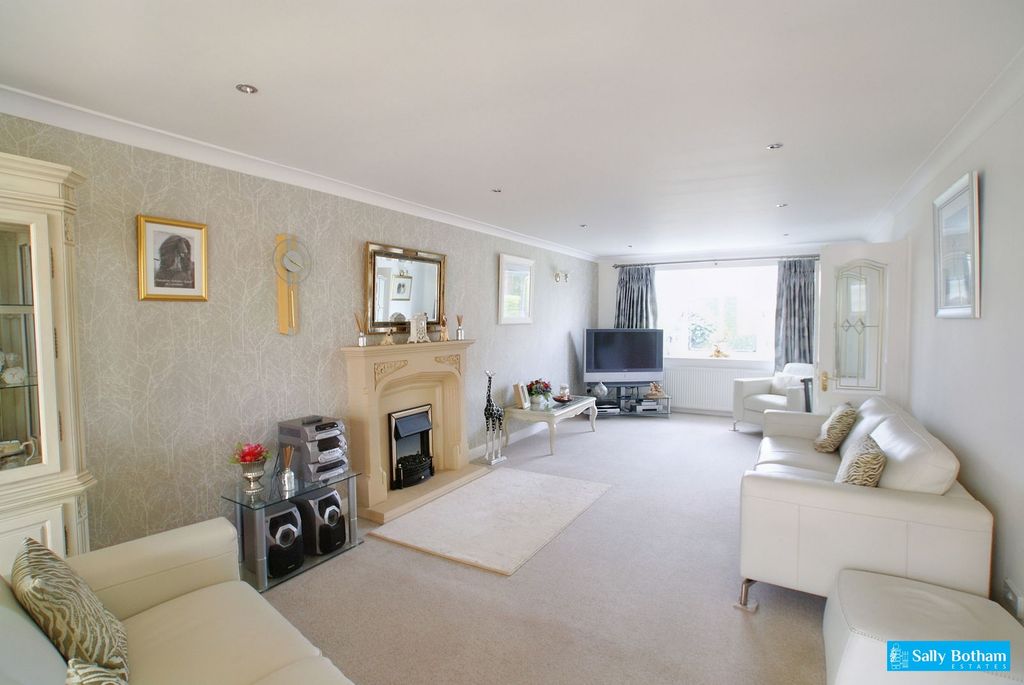 Property photo 3 of 27