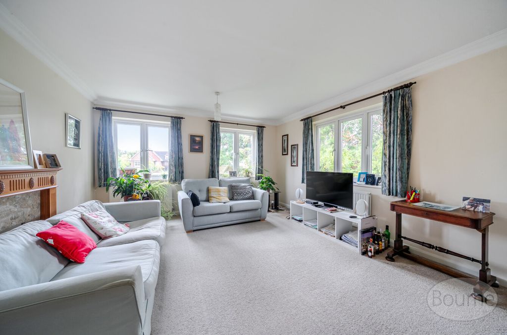 Property photo 2 of 13 4F6ce5B2-A6A7-411...