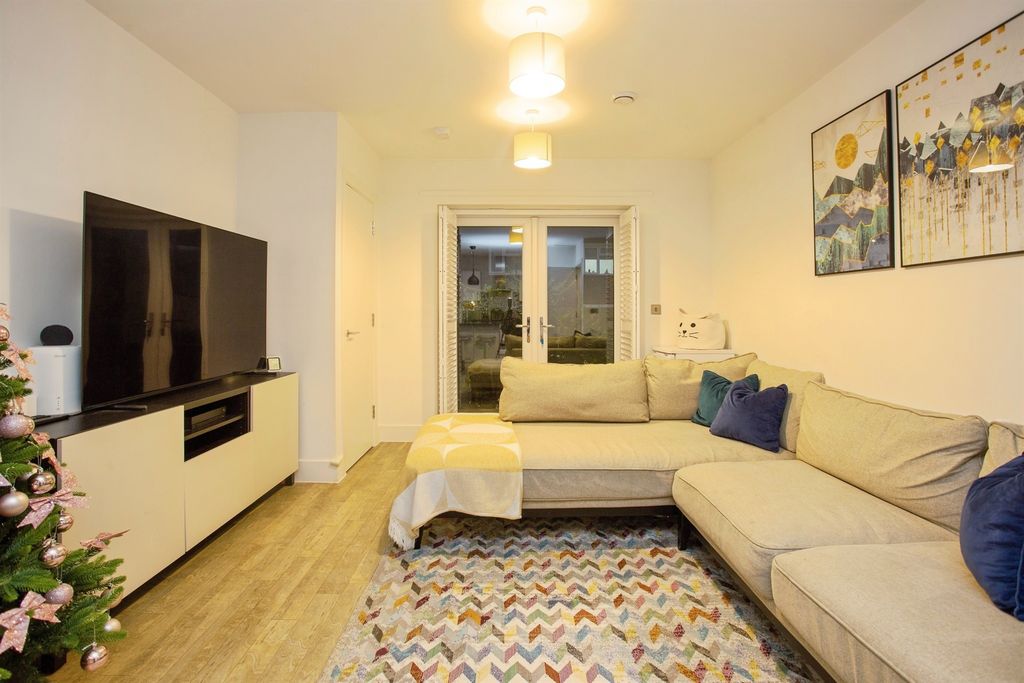 Property photo 3 of 10