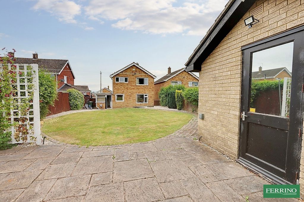 Property photo 2 of 21 Garden