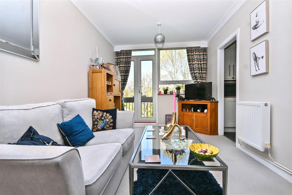 Property photo 2 of 12 Dsc_4829_Blurred.Jpg