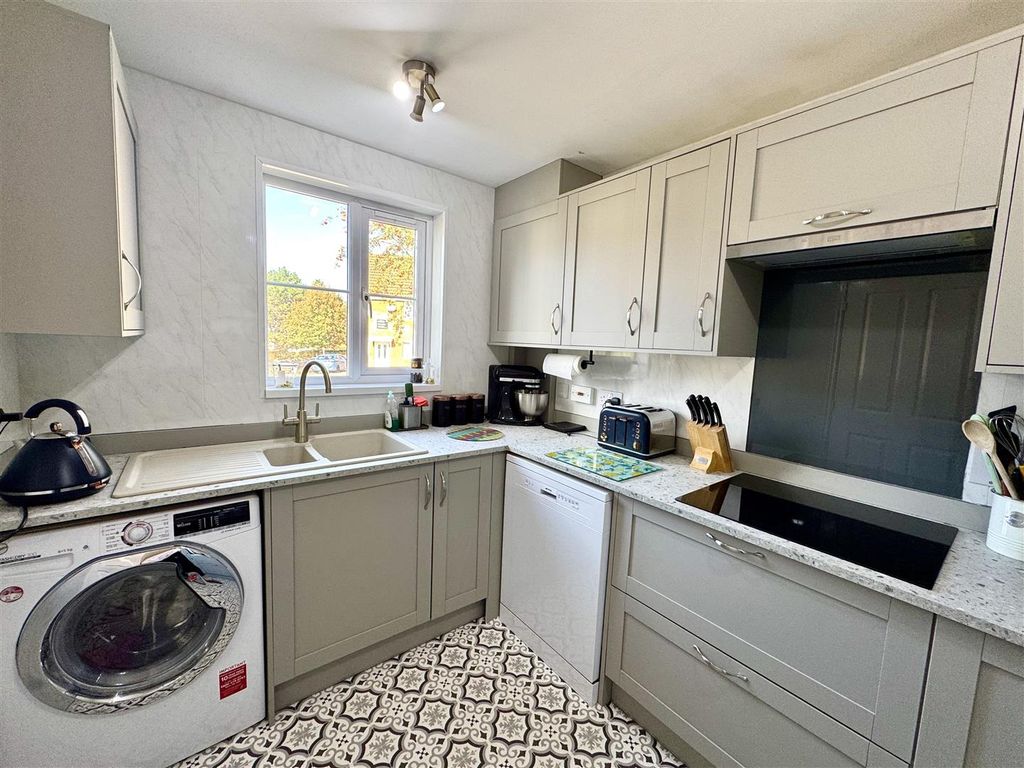 Property photo 2 of 14 Kitchen
