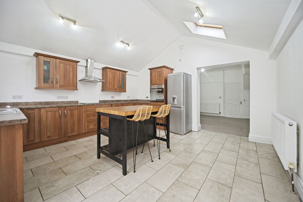 Property photo 3 of 16 Kitchen