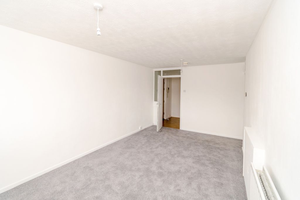 Property photo 3 of 10 Photo
