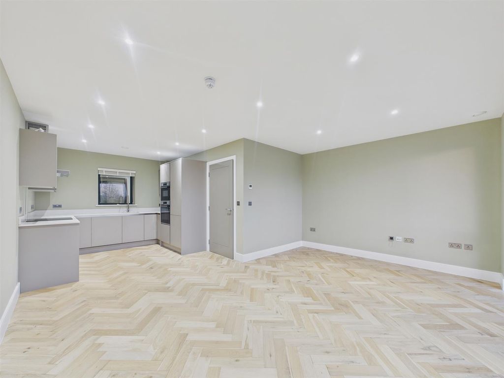 Property photo 2 of 10 Cam03972G0-Pr0209-Still004.Jpg