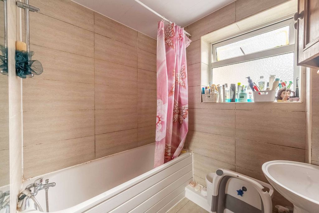 Property photo 1 of 3