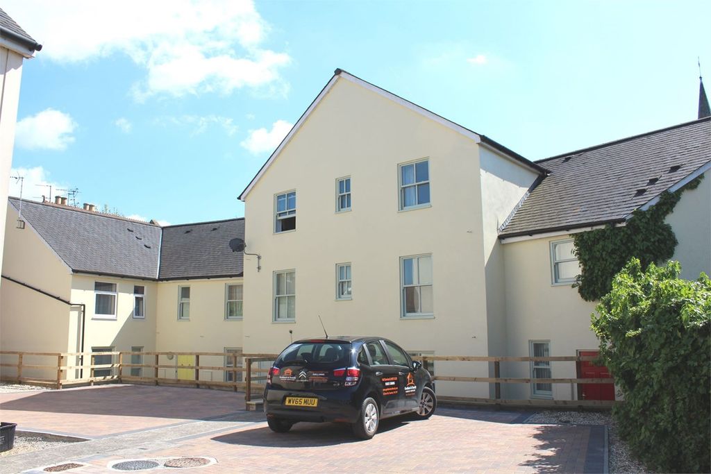 2 bed flat to rent Rowbarton