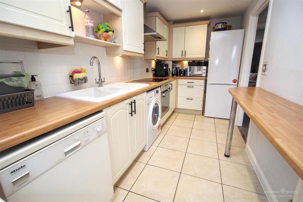 Property photo 2 of 16 Kitchen