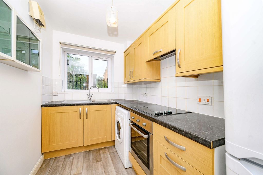 Property photo 2 of 11