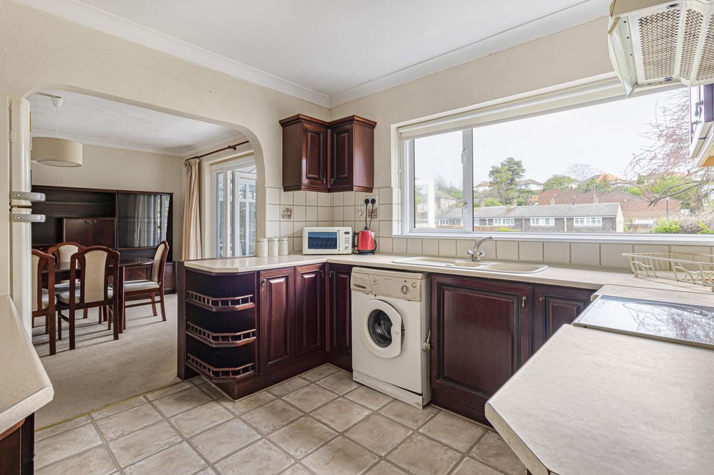 Property photo 3 of 16 Kitchen