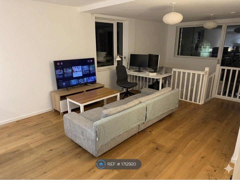 Property photo 3 of 35 Living Room