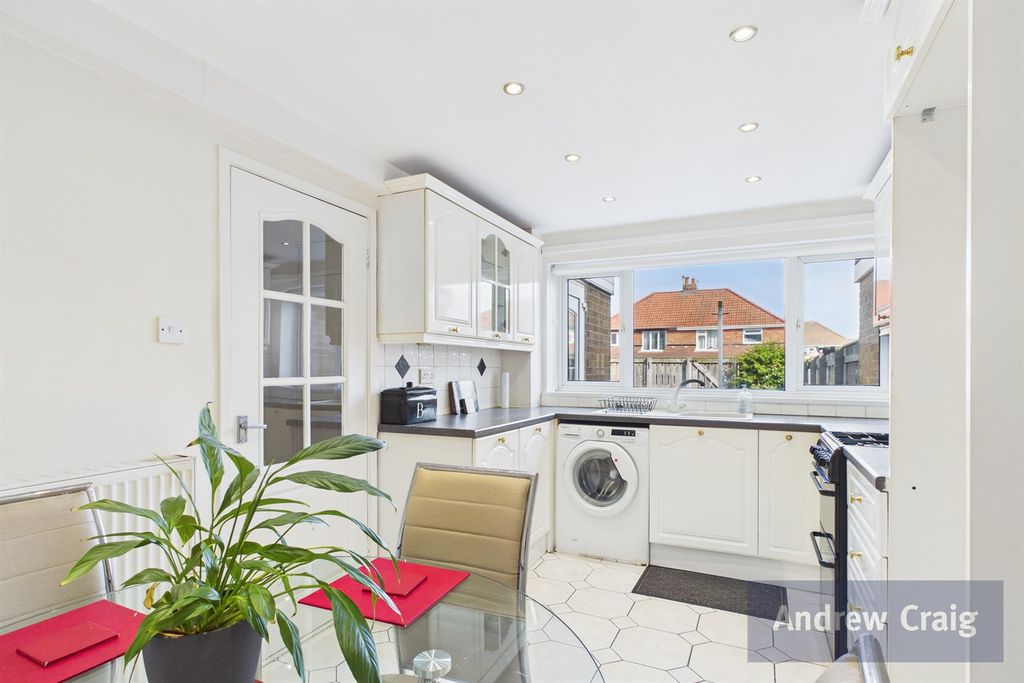 Property photo 3 of 18 Kitchen Diner