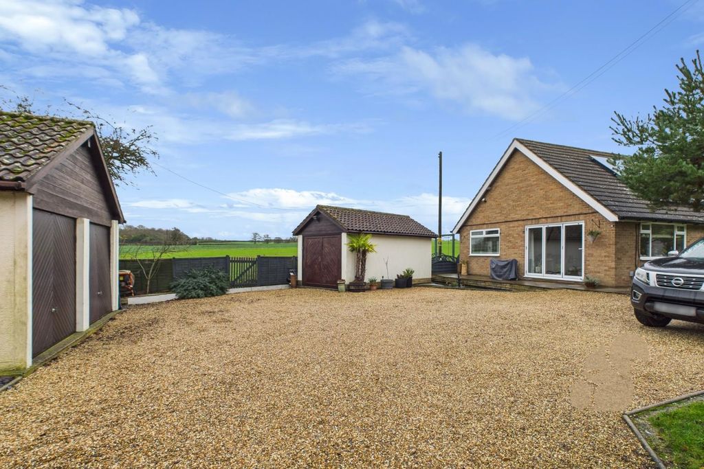 Property photo 1 of 21 Cam01814G0-Pr0050-Still024.Jpg