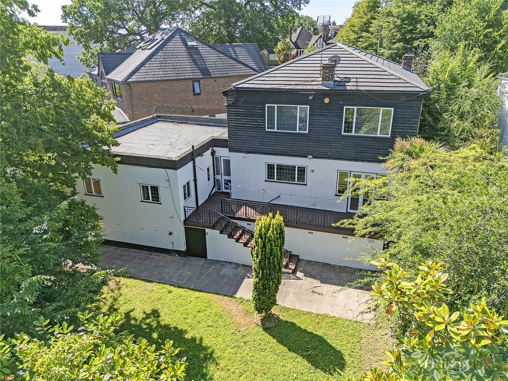 Property photo 3 of 40 Picture No. 09