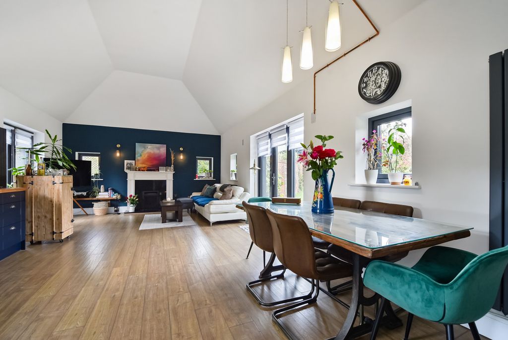 Property photo 2 of 36