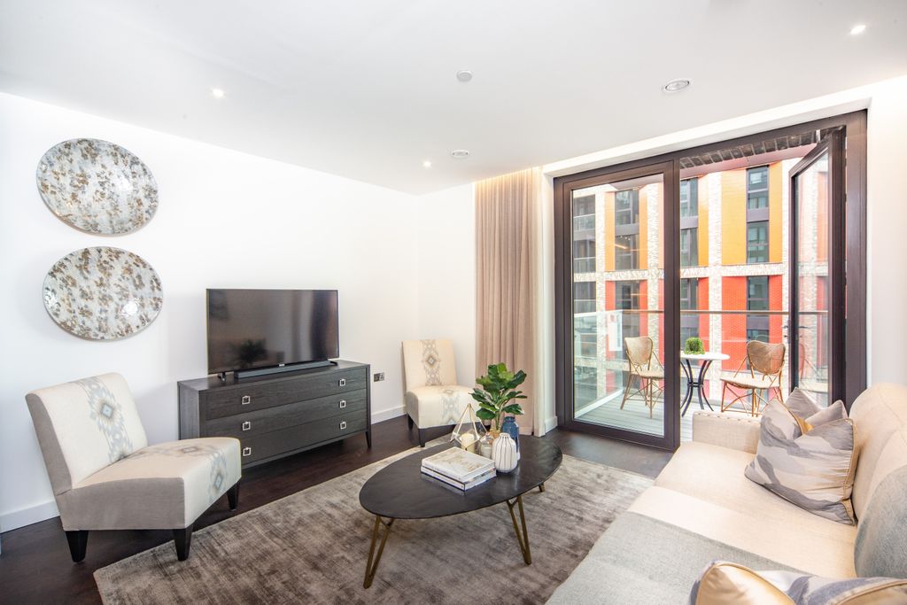 Property photo 1 of 18 Living Area / Balcony