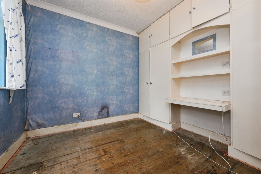 Property photo 3 of 18