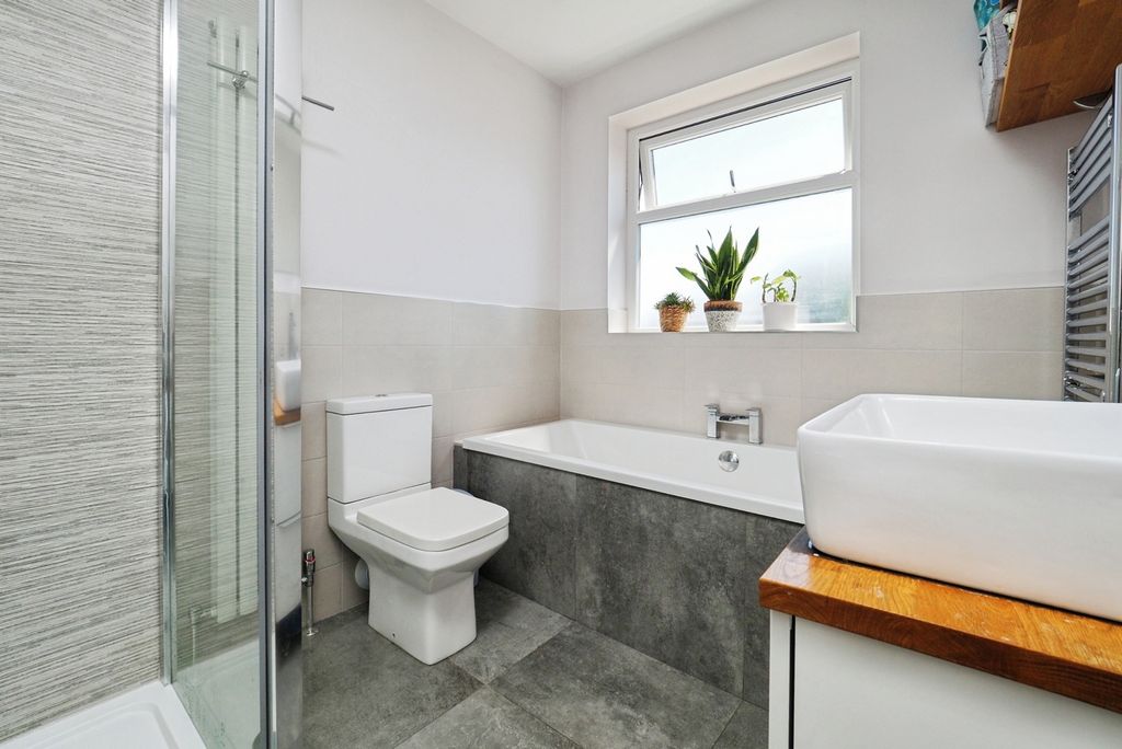 Property photo 3 of 18 Bathroom