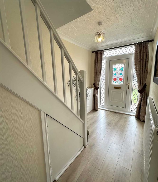 Property photo 3 of 17 Entrance Hall: