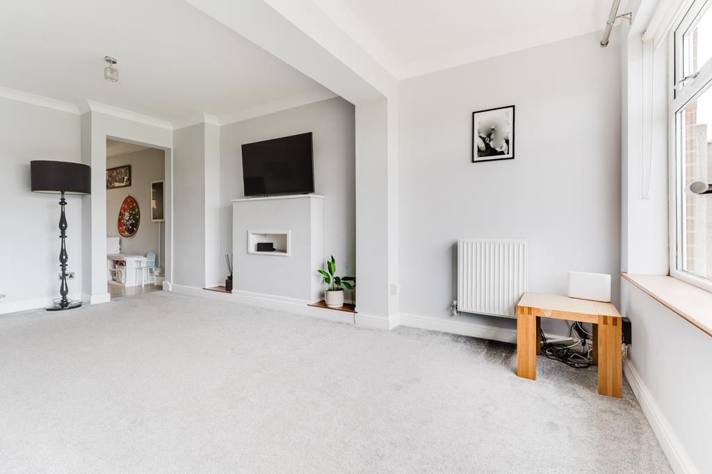 Property photo 3 of 33 1 Harding Close, Kettering (3 Of 44).Jpg