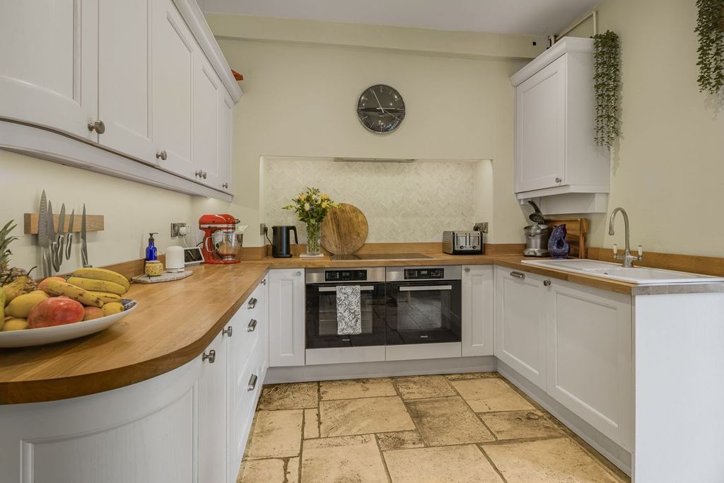 Property photo 3 of 29