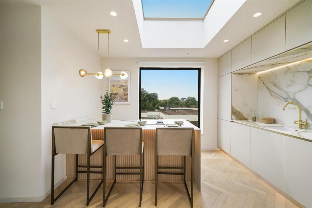 Property photo 3 of 13 Gallery
