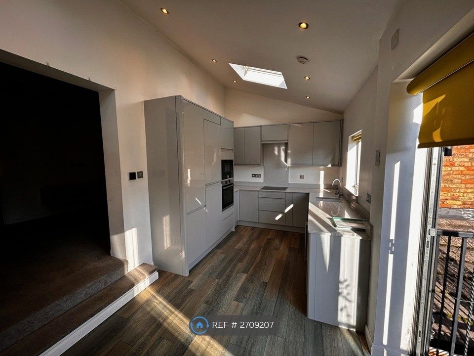 Property photo 2 of 5 Kitchen