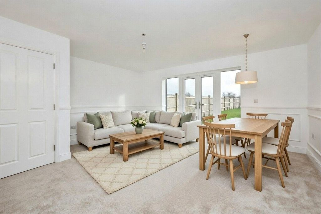 Property photo 2 of 17 Dressed Living Diner