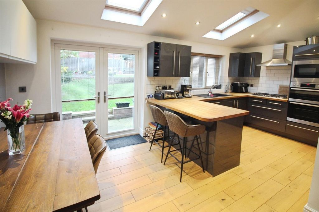 Property photo 2 of 21 Kitchen/Diner