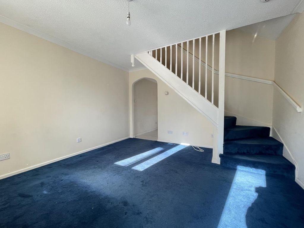 Property photo 3 of 11 Widey Court 6 - Lounge Front.Jpg